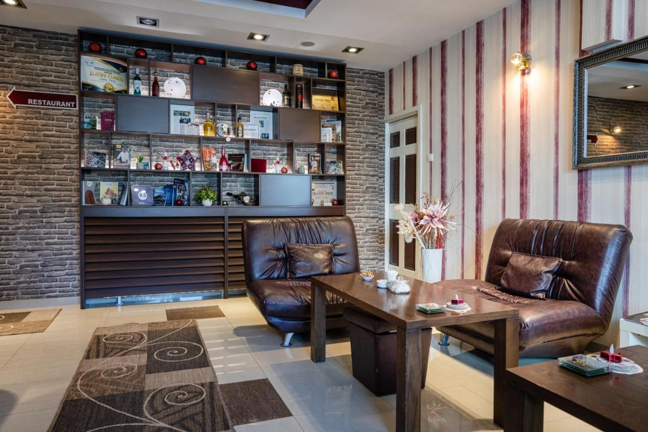 Garni Hotel 018 In Nis Ngoại thất bức ảnh